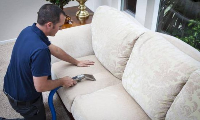 cleaning the sofa cleaning the sofa