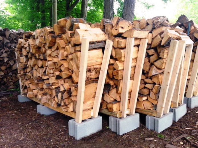 Cinder block supports Cinder block supports