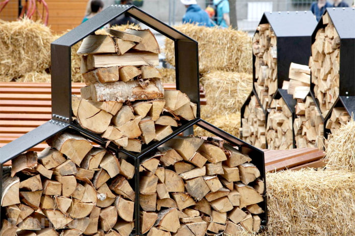 Woodpile in the form of honeycomb Woodpile in the form of honeycomb