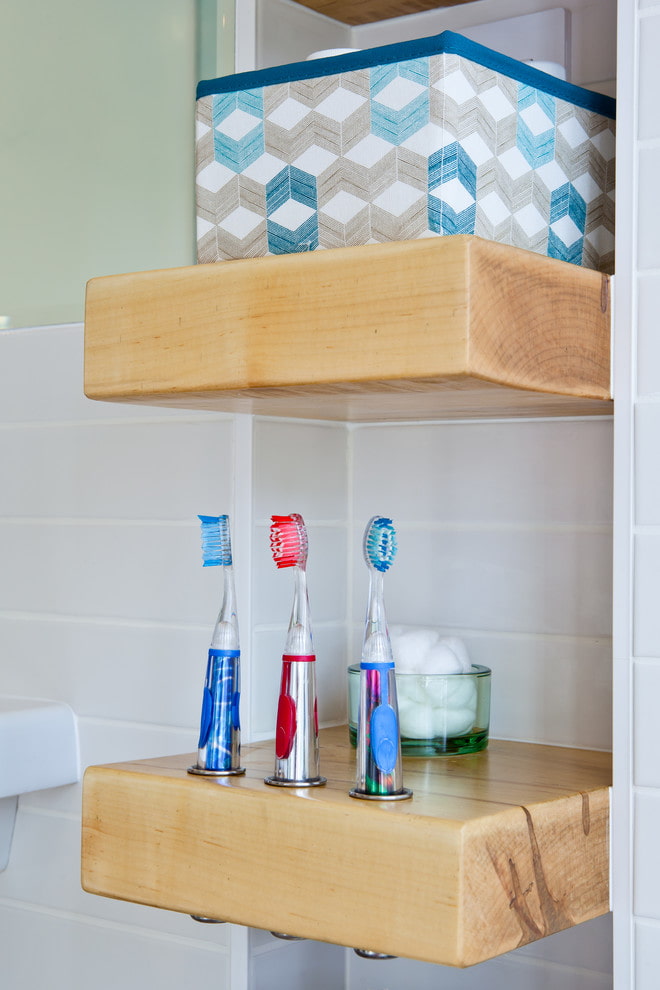 Freestanding brushes Freestanding brushes