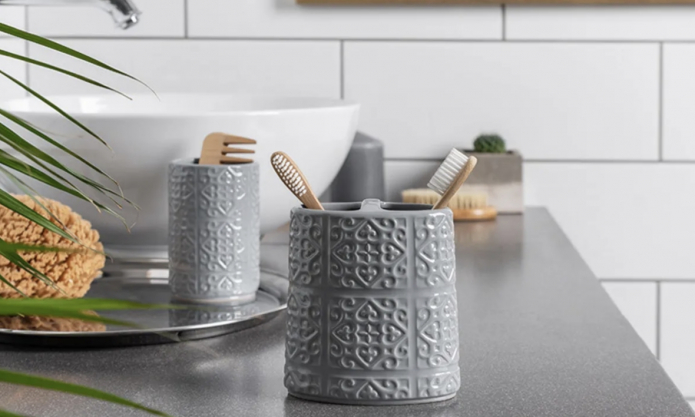 Glass with dividers Glass with dividers