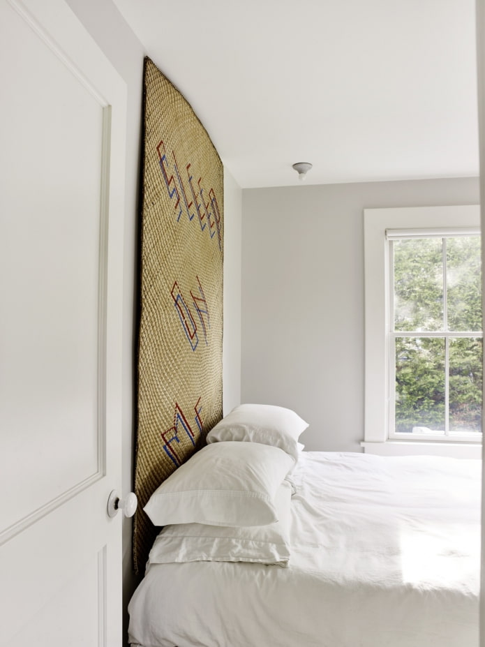 Tatami at the head Tatami at the head