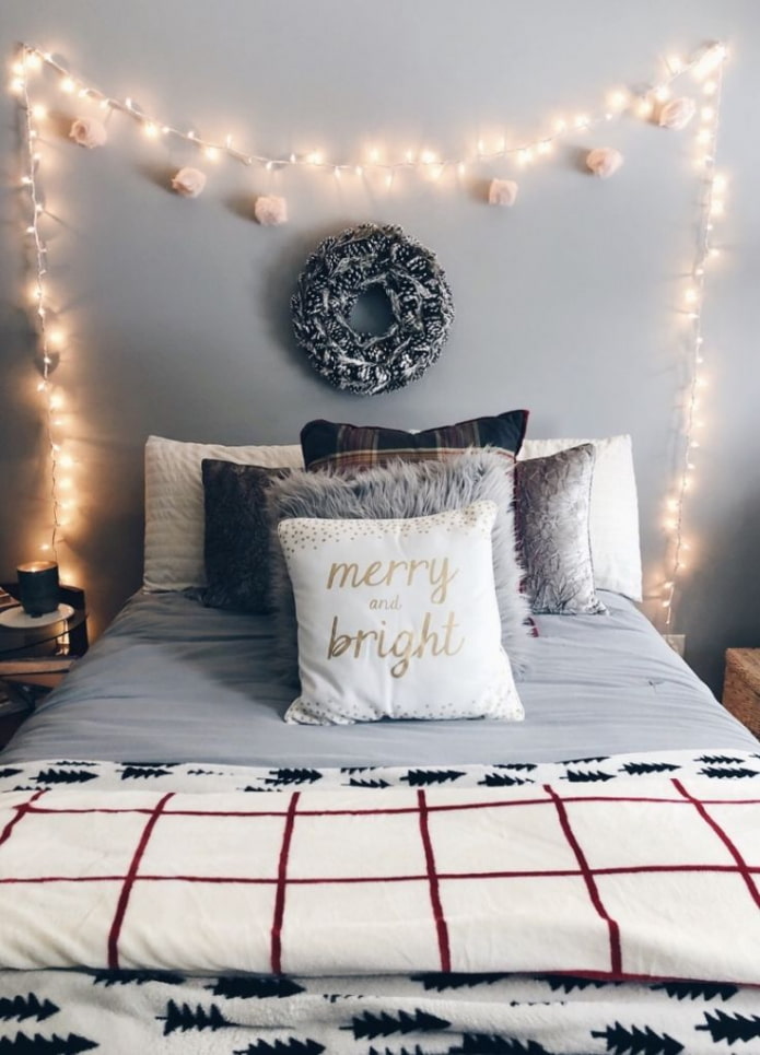 Framing the headboard with garlands Framing the headboard with garlands