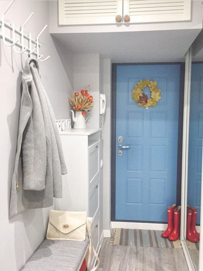 mezzanine in the hallway