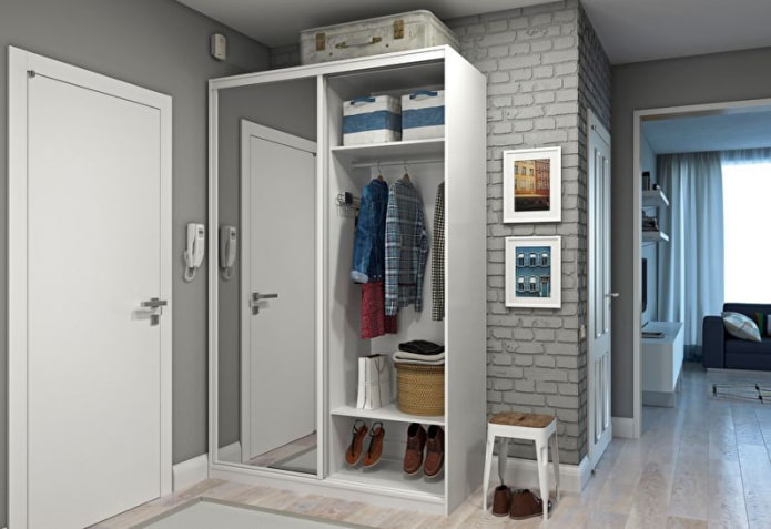 mirrored wardrobe in the hallway