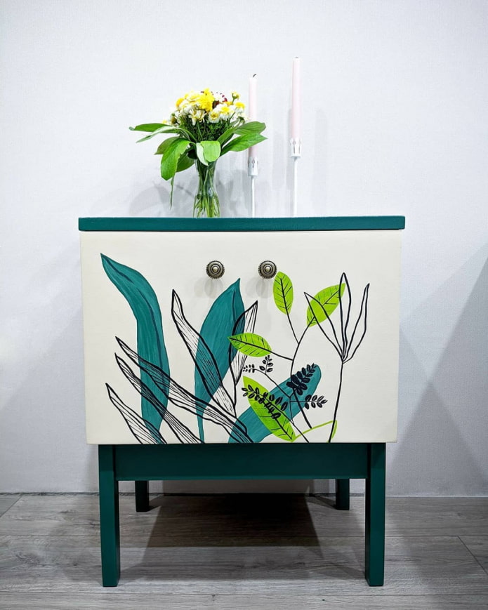 Curbstone after painting Curbstone after painting