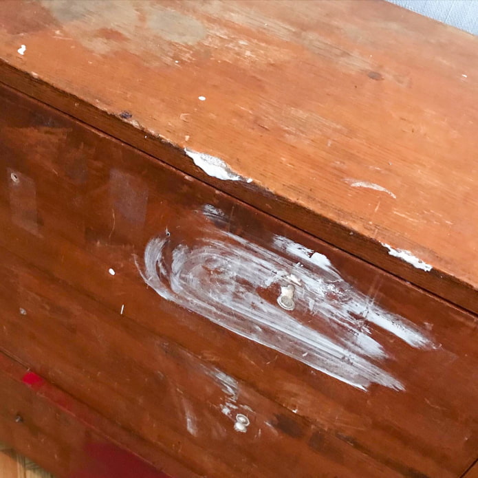 Chipped putty Chipped putty