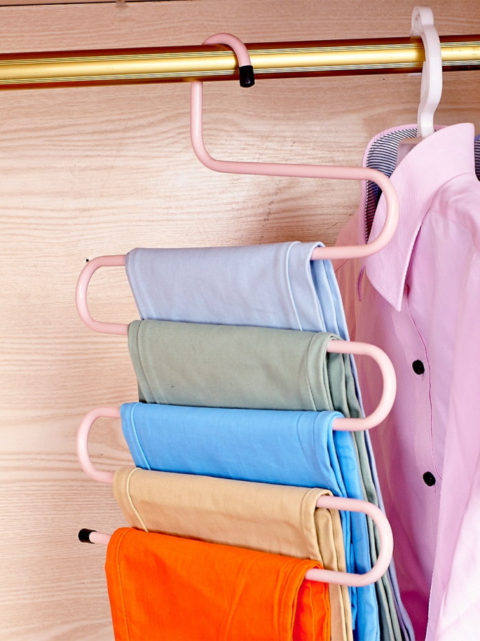 Tiered trouser hangers Tiered trouser hangers