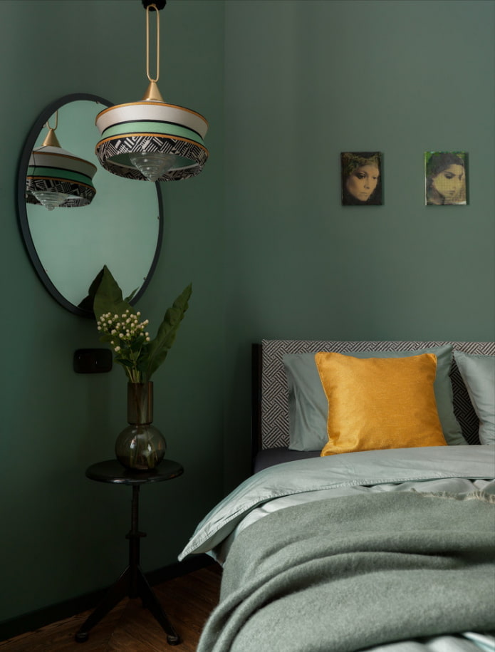 Subdued emerald and yellow gold Subdued emerald and yellow gold