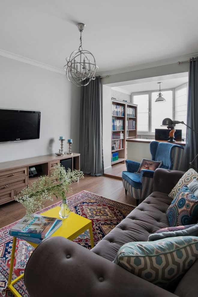 Attached balcony on the podium Attached balcony on the podium