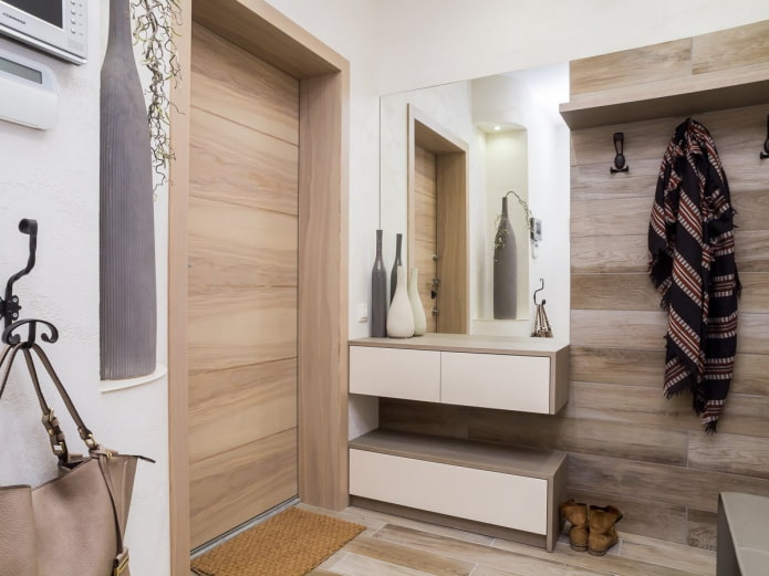 wall decoration with laminate in the hallway