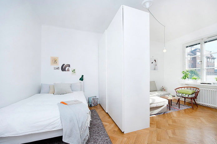 Bulky closet in the center of the room Bulky closet in the center of the room