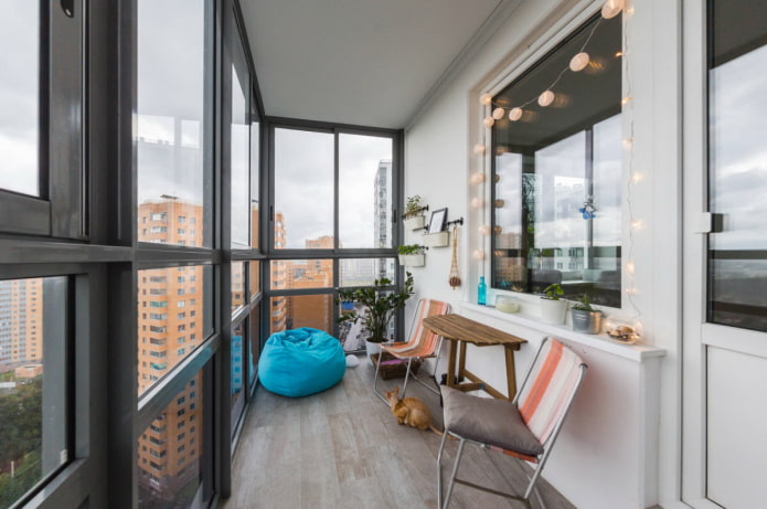 wide panoramic balcony
