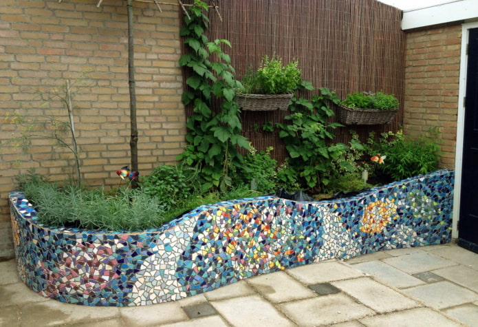 Flowerbed decor with broken tiles Flowerbed decor with broken tiles