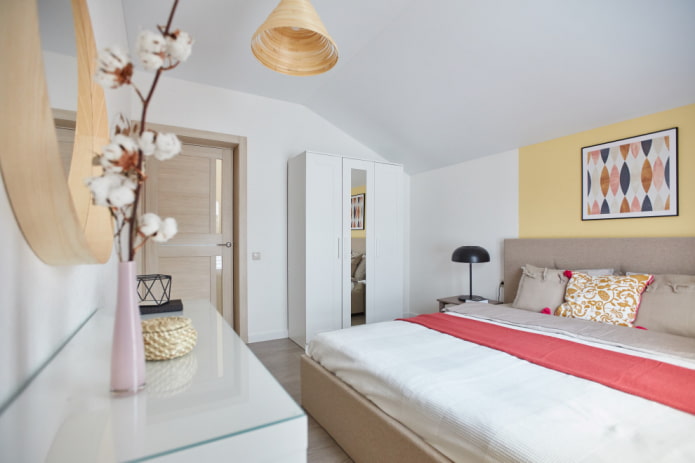 Freestanding wardrobe and chest of drawers