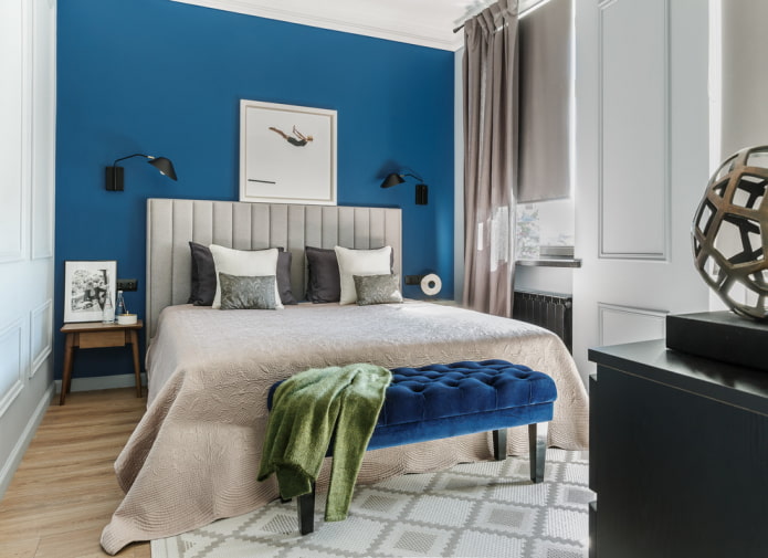 Accent wall behind the headboard