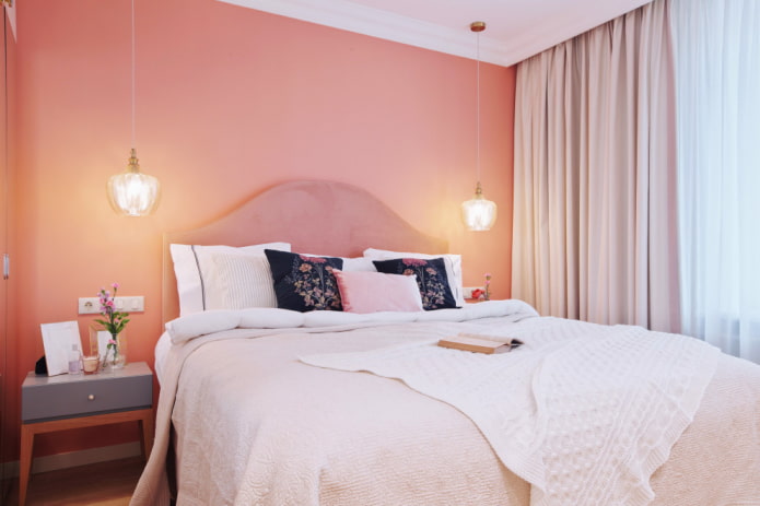 Lamps on the sides of the bed