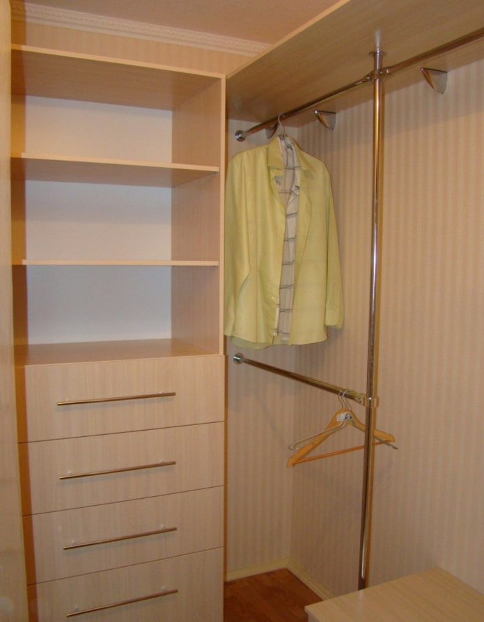 L-shaped dressing room L-shaped dressing room