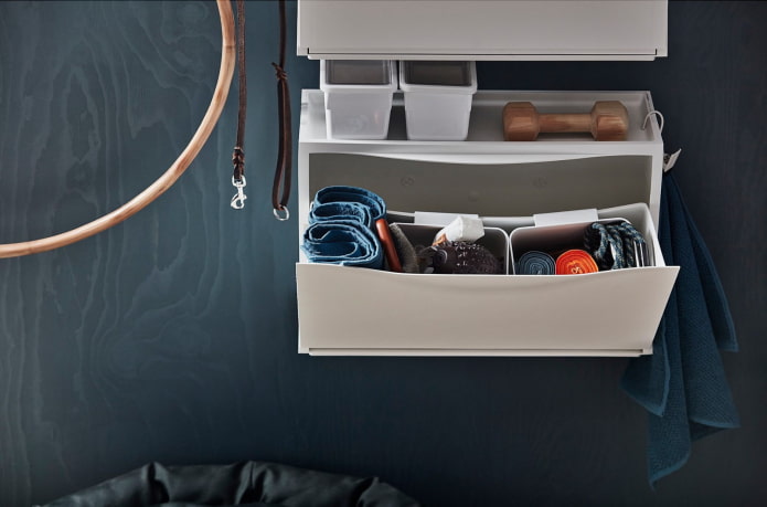 TRONES white wardrobe TRONES white wardrobe