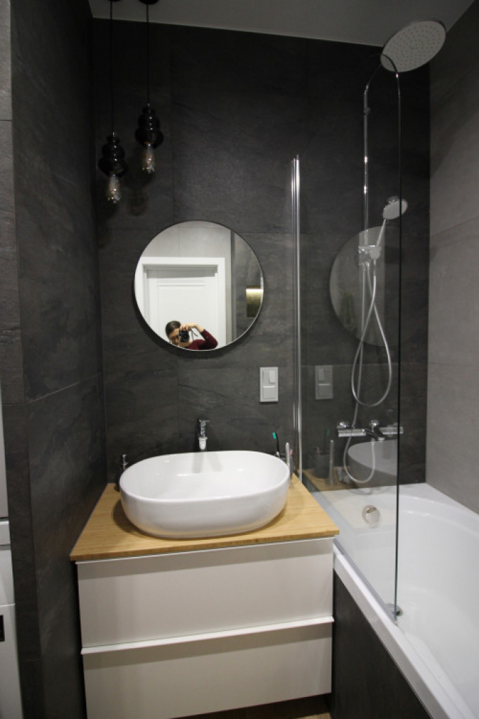 dark walls in the bathroom