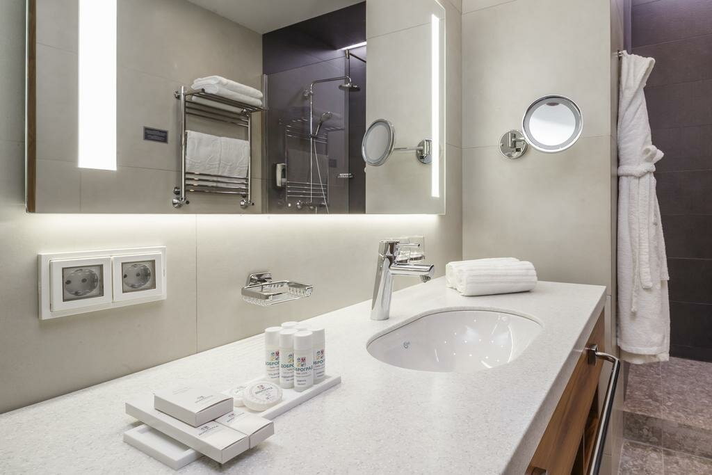 socket above the countertop in the bathroom