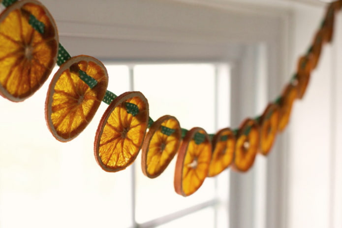 Garland of slices Garland of slices