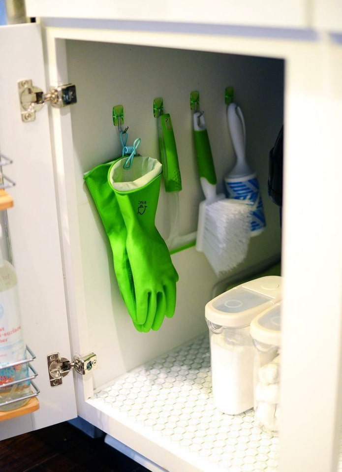 Side hooks Side hooks