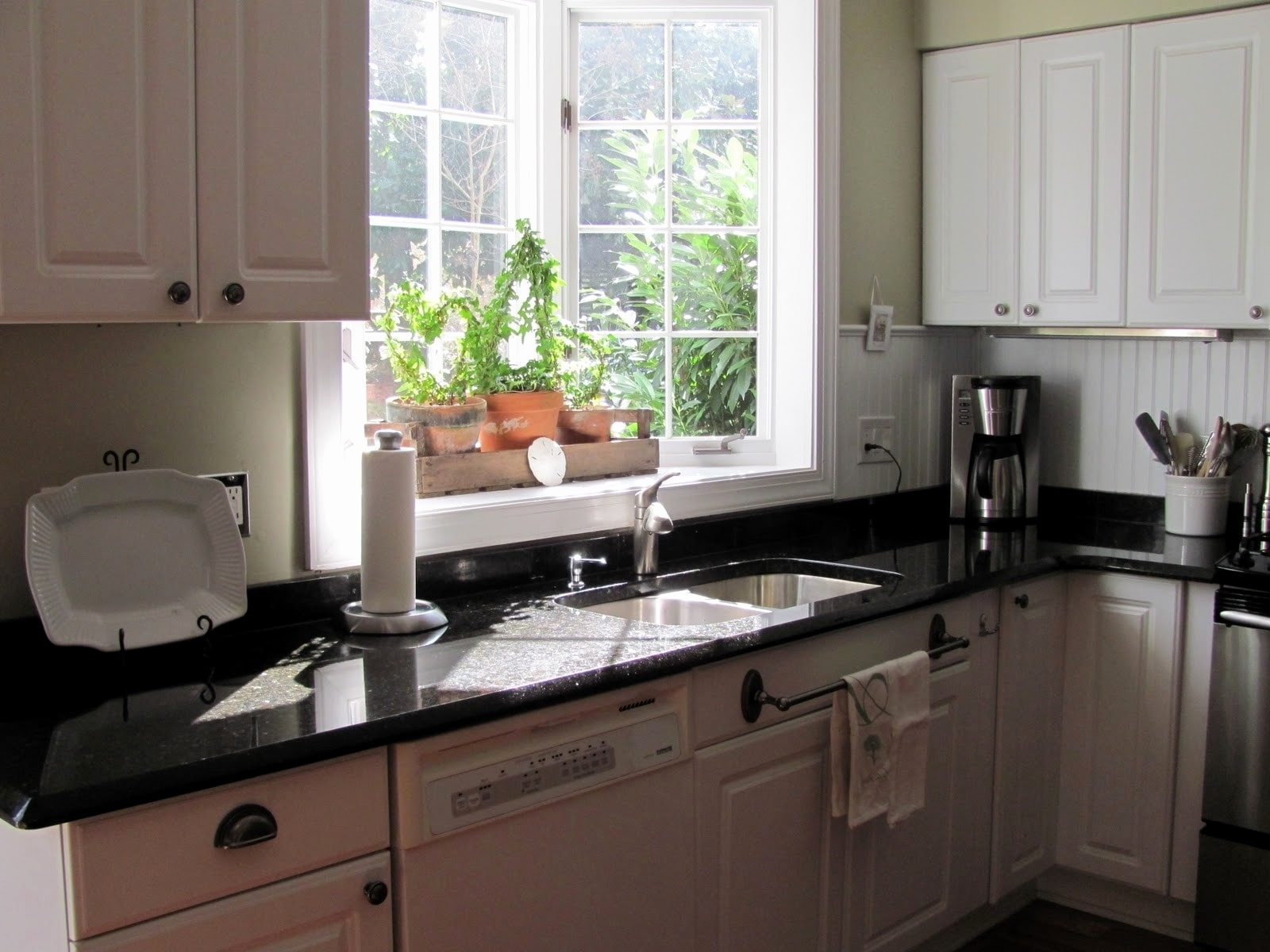window with bay window in the kitchen window with bay window in the kitchen