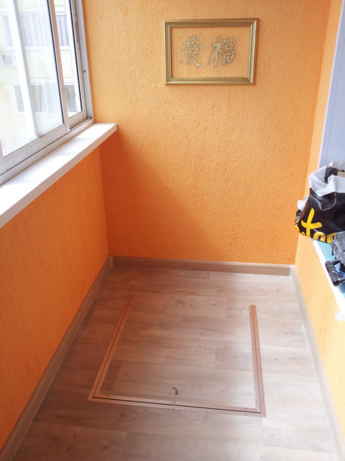 decorative plaster on the balcony