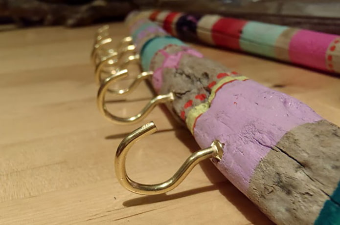 Hooks inserted into a branch