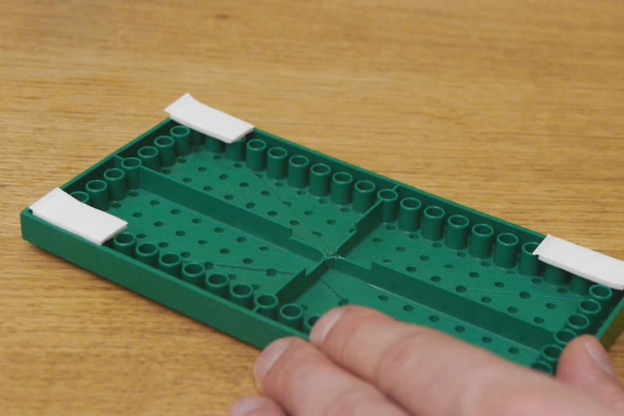 We glue the scotch tape