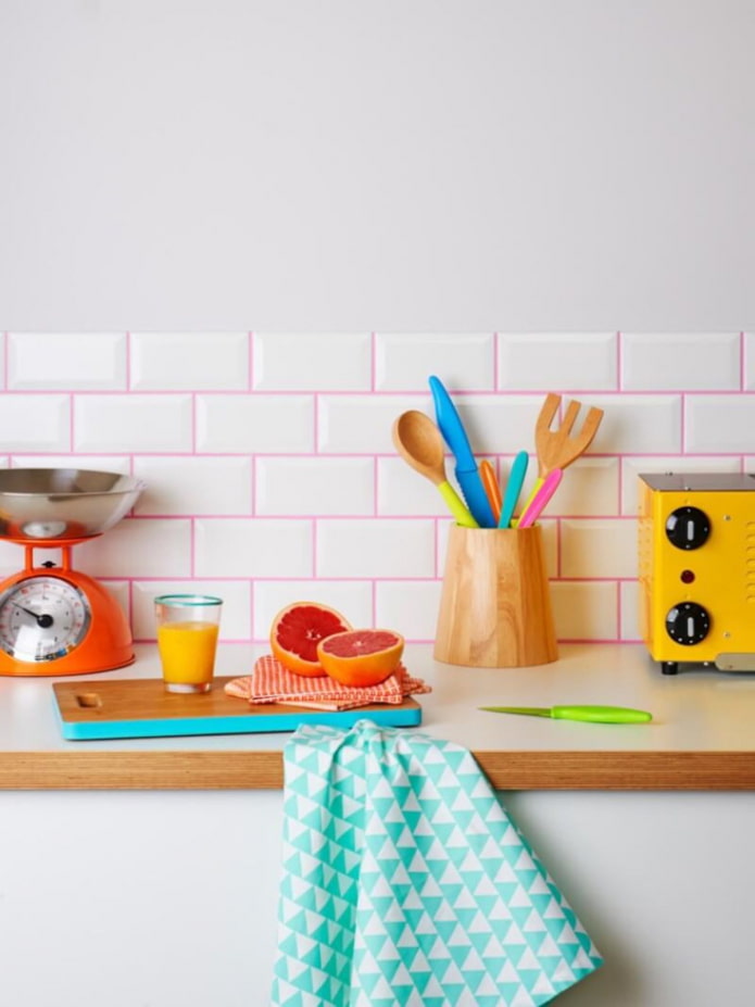 Colored seams Colored seams