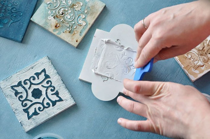 Decor with putty Decor with putty