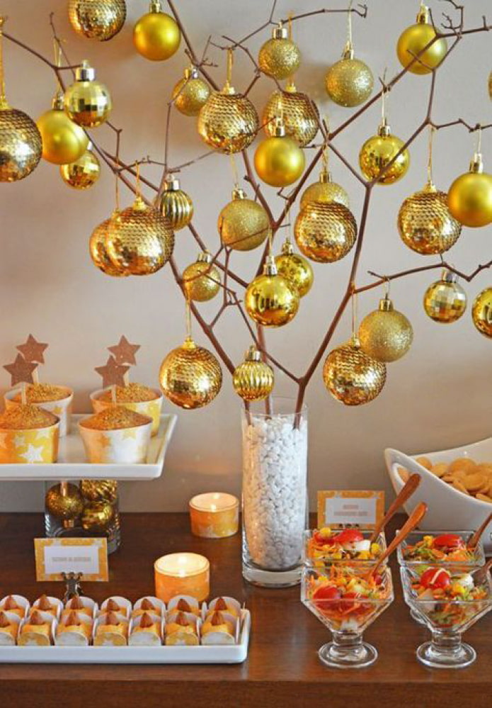 Branches with balls Branches with balls