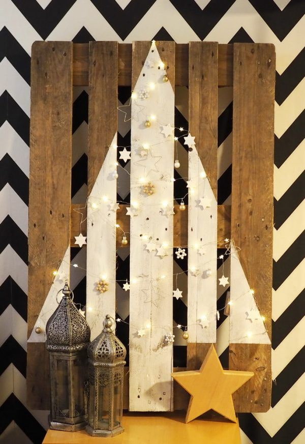 Drawn Christmas tree on a pallet Drawn Christmas tree on a pallet