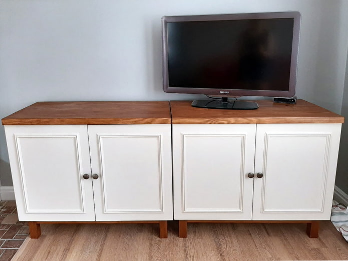 The bottom of the Soviet wall The bottom of the Soviet wall