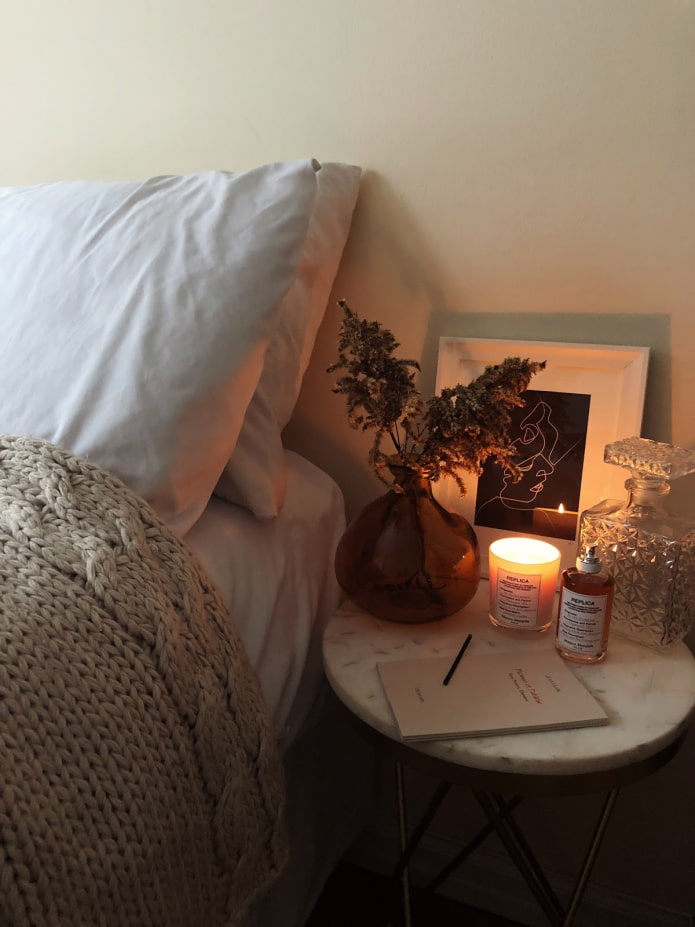 Candles in the bedside area Candles in the bedside area