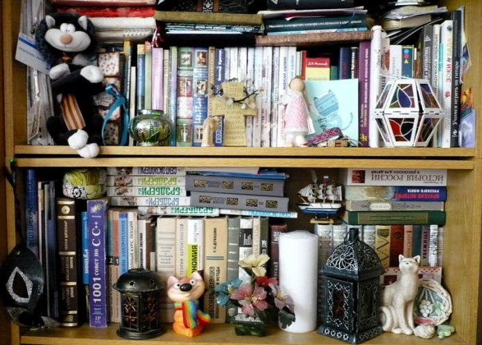 Souvenirs on the shelves