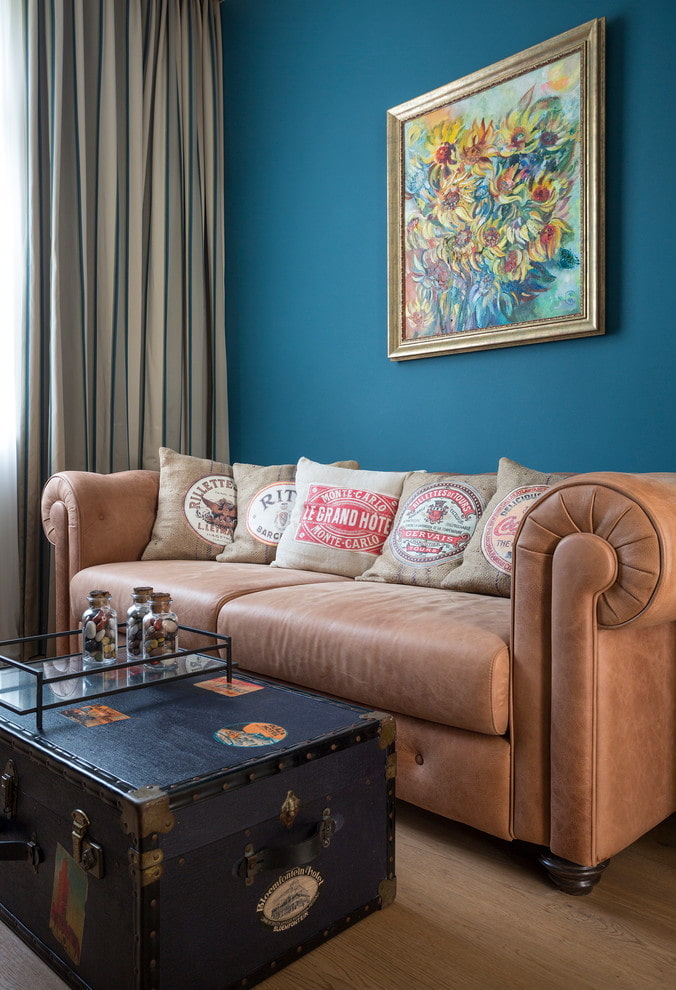 A suitcase instead of a table A suitcase instead of a table