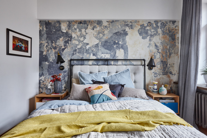 Decorative pillows on the bed