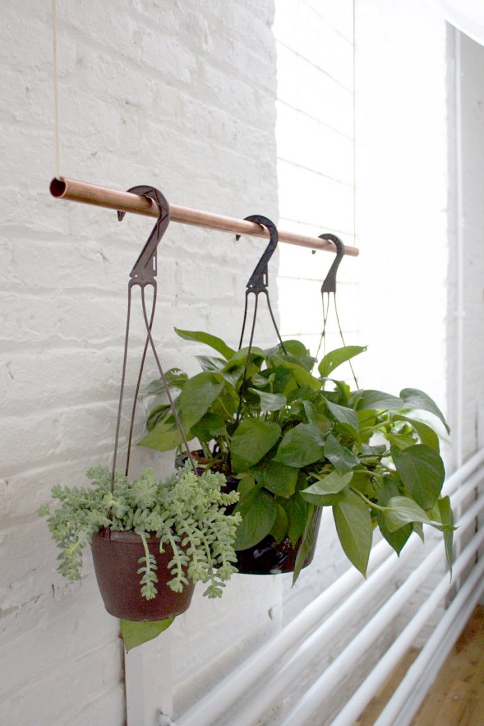 Cache-pot on a rod Cache-pot on a rod