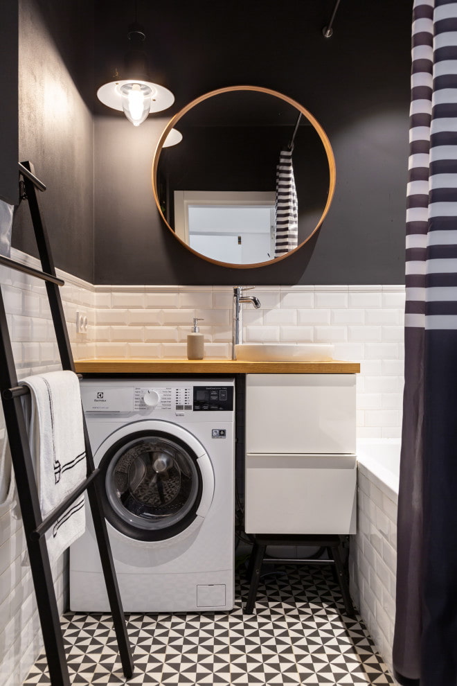 Staircase in a compact bathroom Staircase in a compact bathroom