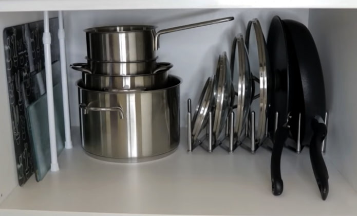 Stand for pans Stand for pans