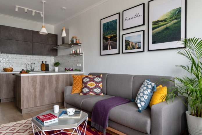 4 posters in the interior