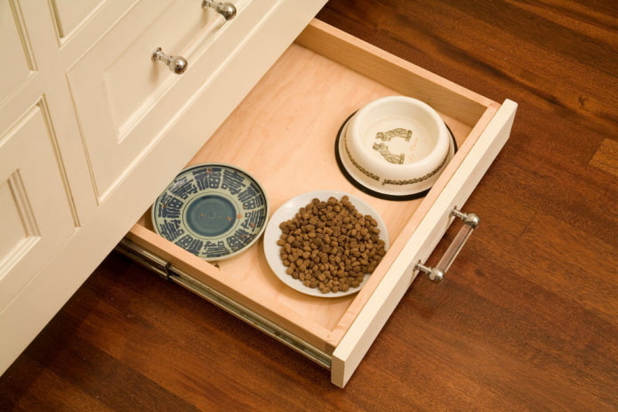 Bowls in the bottom drawer