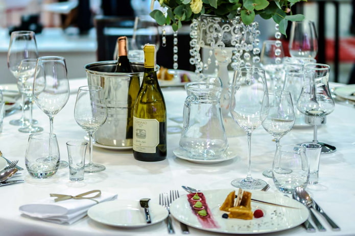 glasses served glasses served