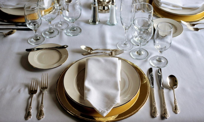 festive table setting according to the rules festive table setting according to the rules