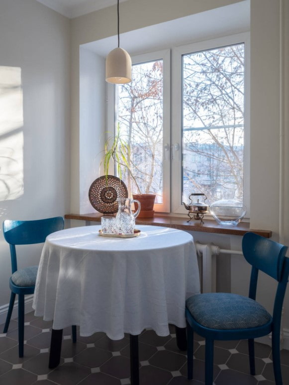 round table with tablecloth