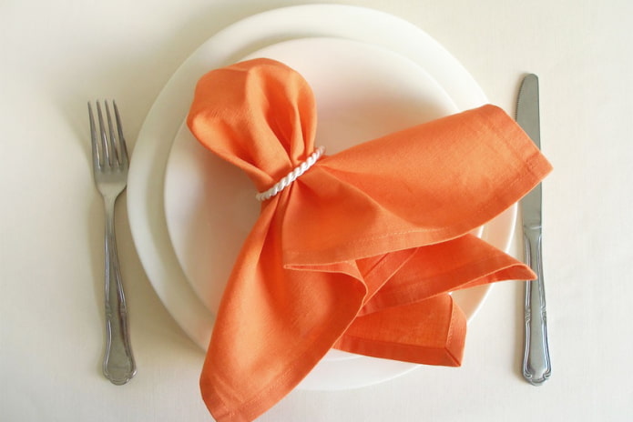 Straighten the folds