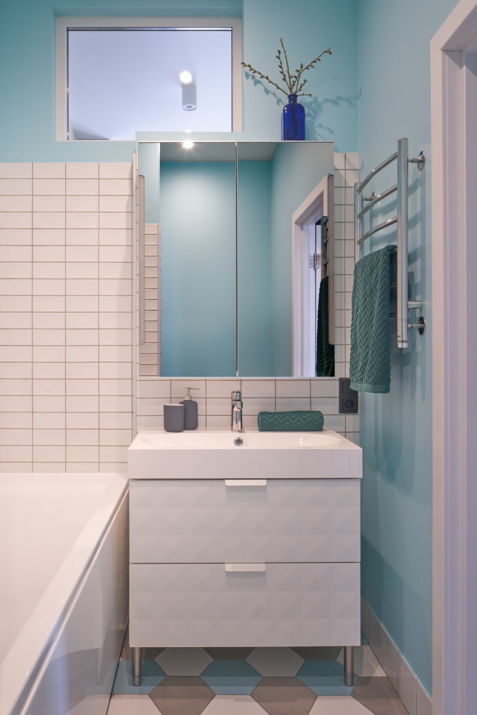 Storage in a small bathroom Storage in a small bathroom